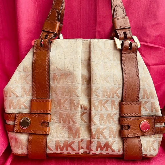 Authentic Michael Kors - Picture 2 of 5